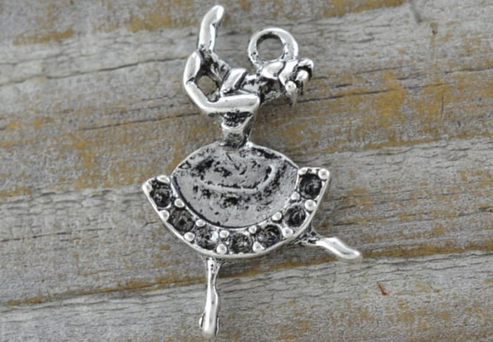 307357 Zawieszka mała baletnica w kolorze srebra 2szt