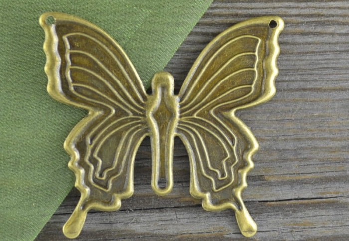 10883 Zawieszka duża motyl lekki w kolorze brązu 2szt
