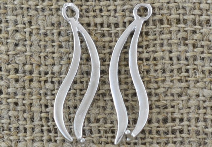 40453 Krawatka klasyczna łezka w kolorze srebrnym