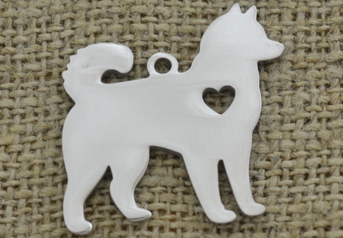 [307416] Zawieszka mała ze stali nierdzewnej pies w kolorze srebrnym