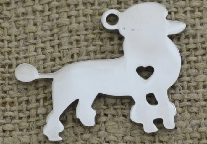 [307419] Zawieszka mała ze stali nierdzewnej pies w kolorze srebrnym