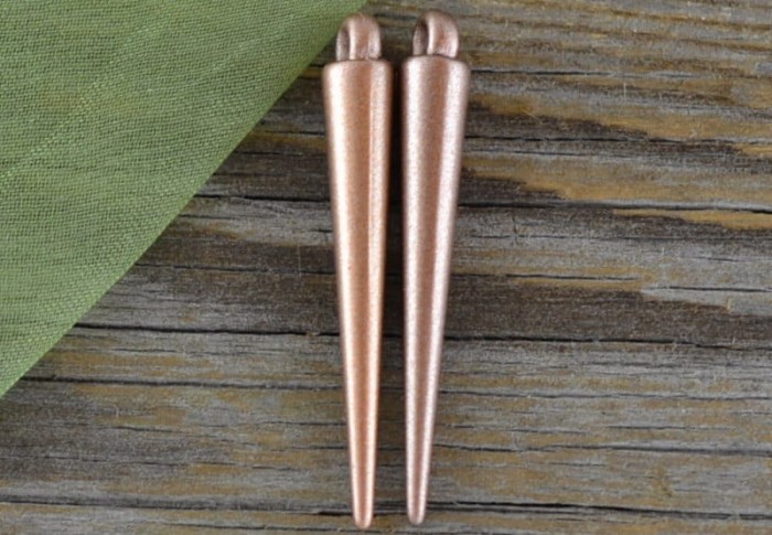  -0705 Zawieszka mała kolec w kolorze brązowym 10szt 