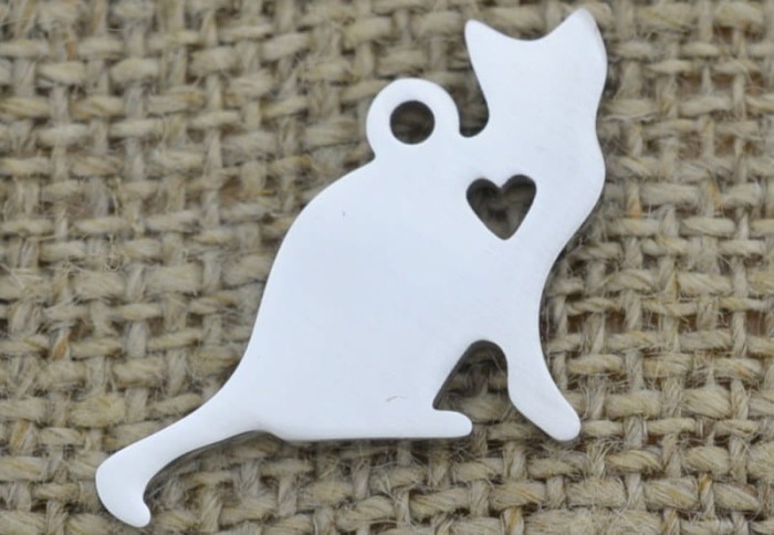 [307443] Zawieszka mała ze stali nierdzewnej kot w kolorze srebrnym