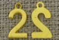 Zawieszka mała cyferka "2" kolor złota