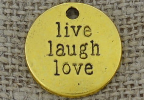 Zawieszka mała moneta "live laugh love" kolor złota