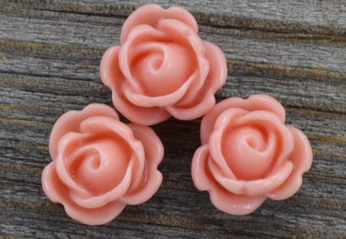 802303 Kaboszon kwiatowy różyczka 10x10mm bladopomarańczowa