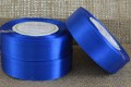 [825023] Wstążka satynowa 25mm 32mb ciemnoniebieska