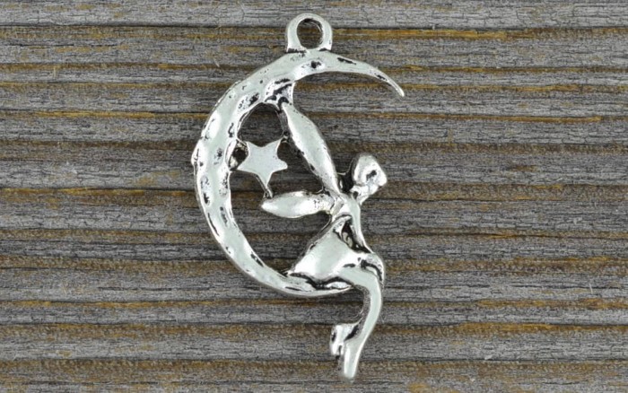 30756 Zawieszka mała rusałka na księżycu w kolorze starego srebra 3 szt