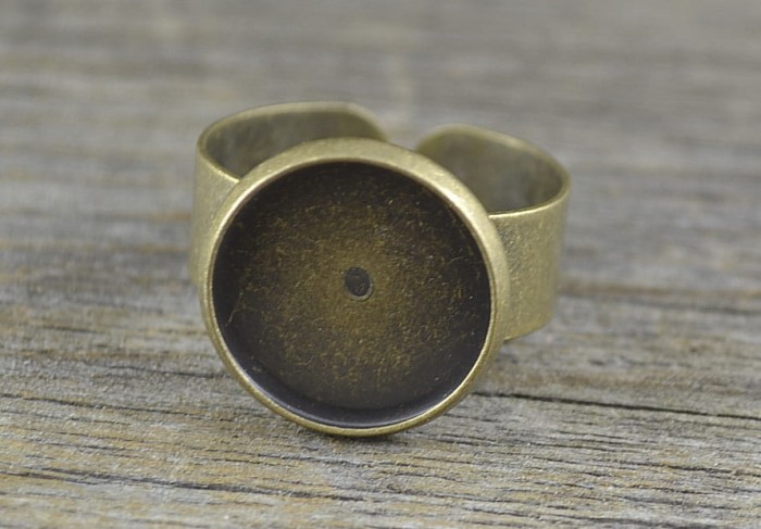 10375 Klasyczna baza pierścionka w kolorze brązu na kaboszon 14mm