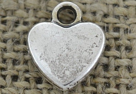 307330 Zawieszka mała serduszko w kolorze srebrnym