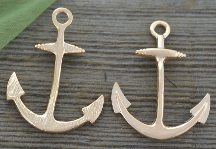 -1207 Element ozdobny kotwica w kolorze różowego złota