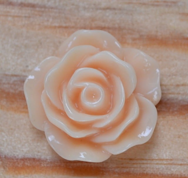 Kaboszon kwiat różyczka pastelowa pomarańczowa blada