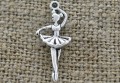 307242 Zawieszka mała baletnica w kolorze srebra 2szt