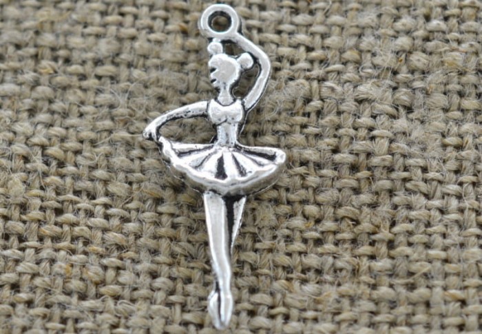 307242 Zawieszka mała baletnica w kolorze srebra 2szt