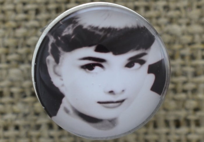 31826 Nap z kaboszonem z obrazkiem Audrey Hepburn 18mm