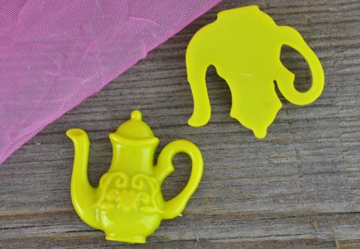 {802272} Kaboszon z żywicy imbryk zielony 2szt