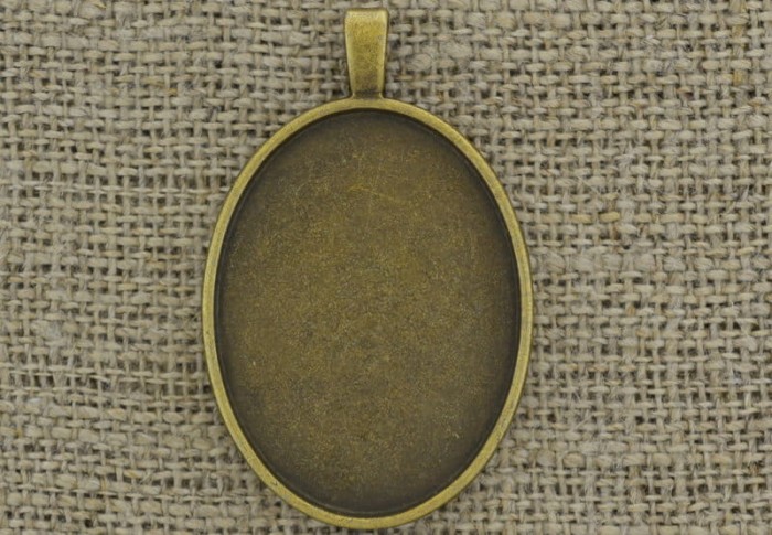 101186 Klasyczna baza medalionu w kolorze brązu na kaboszon 40*30mm 