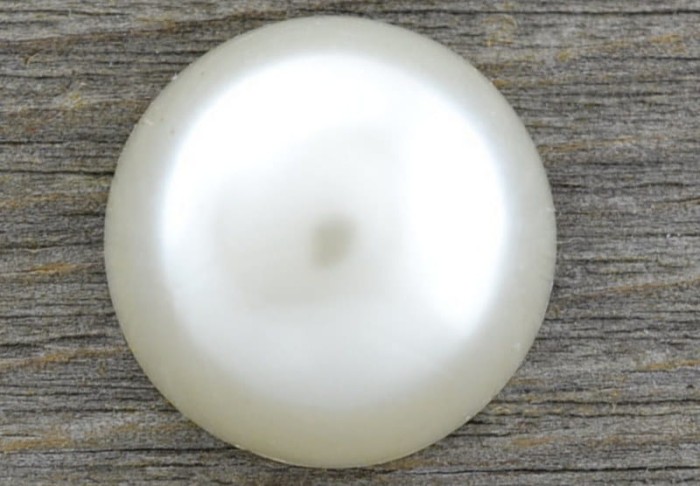 04691 Kaboszon z żywicy okrągły 20mm perłowy 2szt