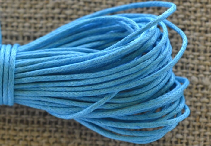 71715 Sznurek woskowany błękitny 1mm 7 metrów