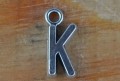  {307104} Zawieszka literki alfabetu w kolorze starego srebra "K" 4szt
