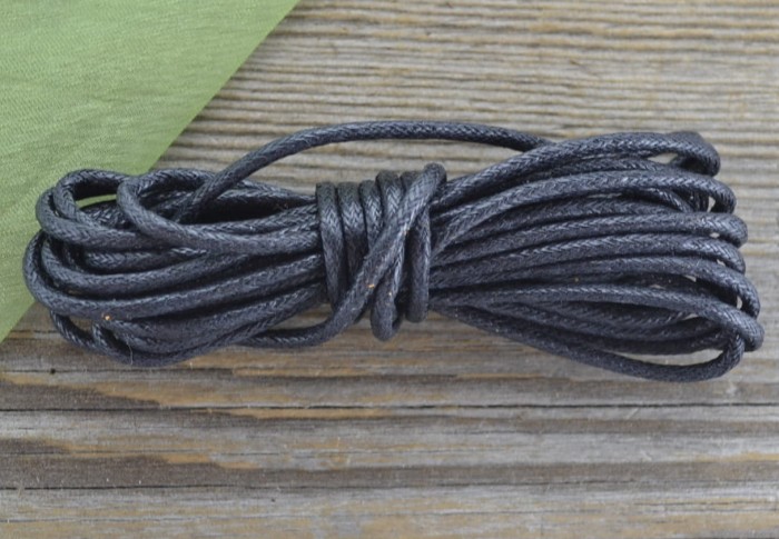 71743 Sznurek woskowany czarny 2mm 3 metry