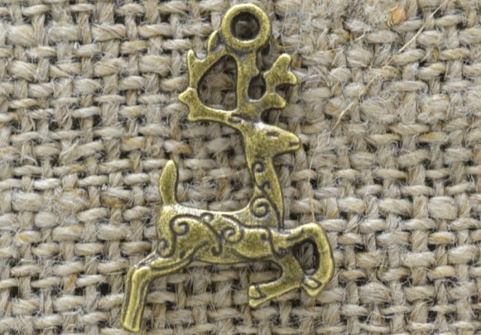 ś07254 Zawieszka mała renifer w kolorze brązu