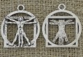  [307475] Zawieszka kolor srebrny człowiek witruwiański