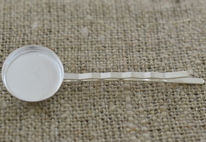 50515 Klasyczna baza wsuwki w kolorze srebrnym na kaboszon 18mm