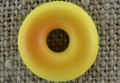 802401 Kaboszon z żywicy ciastko z dziurką 22*6mm żółto-pomarańczowe