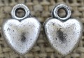 60703 Zawieszka akrylowa mała serduszko w kolorze srebrnym 10*8mm