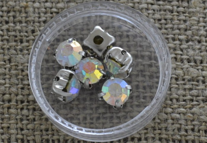 702235 Koralik akrylowy opalizujący perełka 6mm tęczowa