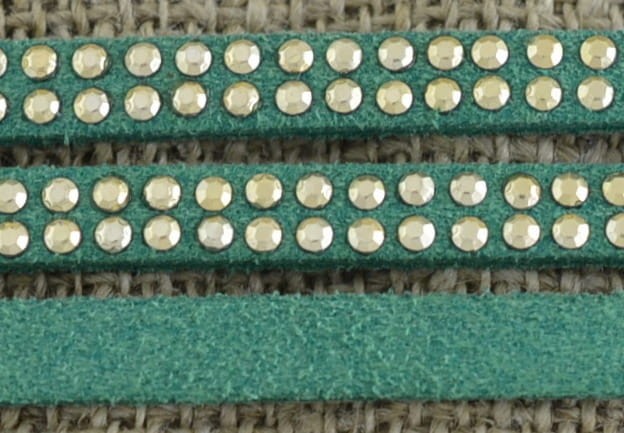 737113 Rzemień płaski 5mm z naklejonymi ćwiekami w kolorze zielonym 50cm