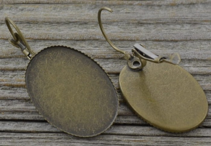 10429 Klasyczna baza kolczyka na biglu angielskim na kaboszon 25*18mm