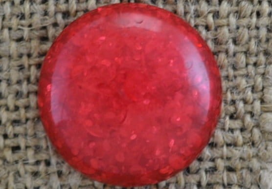 046219 Kaboszon z żywicy crackle 20mm malinowy 2szt
