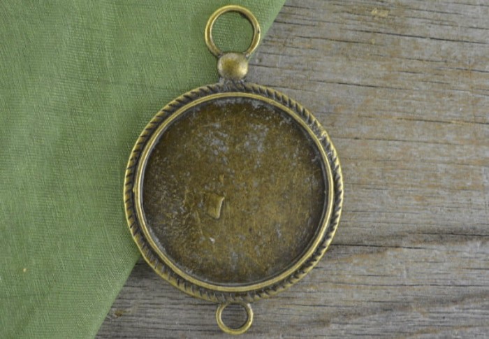  101144 Klasyczna baza łącznik medalionu w kolorze brązu na kaboszon 31mm