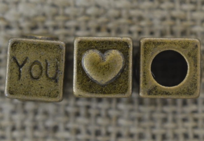 11298 Koralik modułowy kostka YOU w kolorze brązu