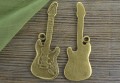10897 Zawieszka duża gitara w kolorze brązu