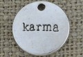 Zawieszka mała moneta "karma" kolor srebrny