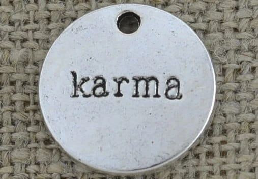 Zawieszka mała moneta "karma" kolor srebrny