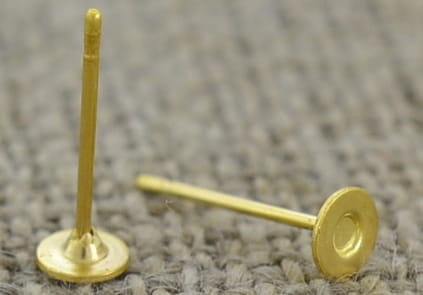[20413] Klasyczna baza kolczyka wkrętka w kolorze złotym z tarczą 4mm 6 par