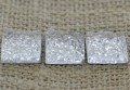  [04641] Kaboszon brokatowy druzy biały 12*12mm