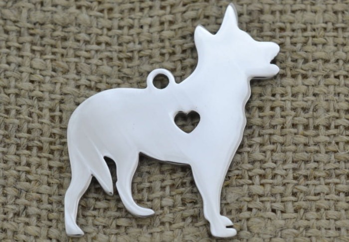 [307424] Zawieszka mała ze stali nierdzewnej pies w kolorze srebrnym