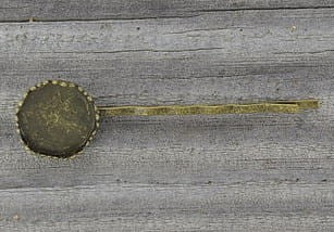 10519 Ozdobna baza wsuwki w kolorze brązu z tarczą 14mm 