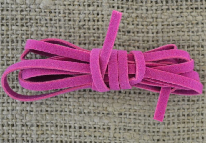 [73719] Rzemień zamszowy płaski 3*1mm w kolorze purpurowym 3 metry