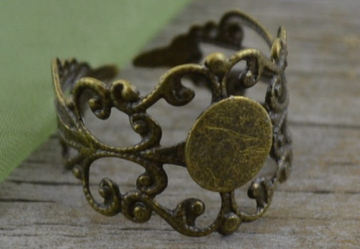 10303 Ozdobna baza pierścionka filigranowa w kolorze brązu na kaboszon 8mm