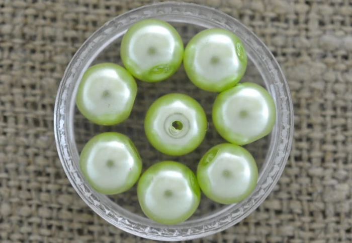 70417 Koralik szklany perełka gładka 8mm pistacjowa 10szt