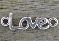 31230 Łącznik z napisem LOVE w kolorze ciemnego srebra 3szt