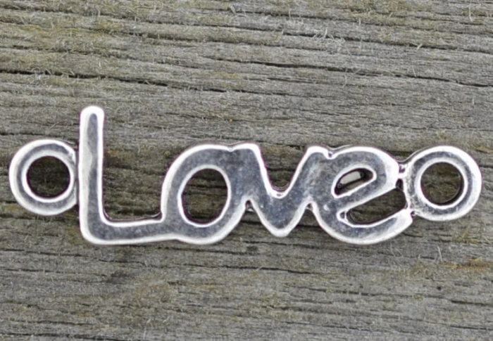 31230 Łącznik z napisem LOVE w kolorze ciemnego srebra 3szt