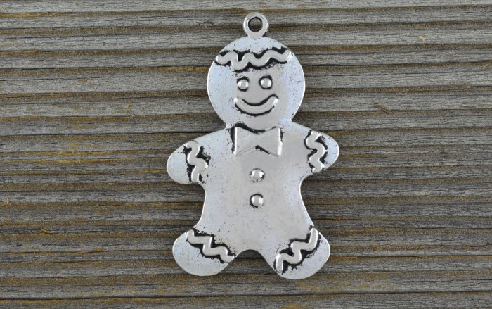 30803 Zawieszka duża piernikowy ludzik w kolorze srebra