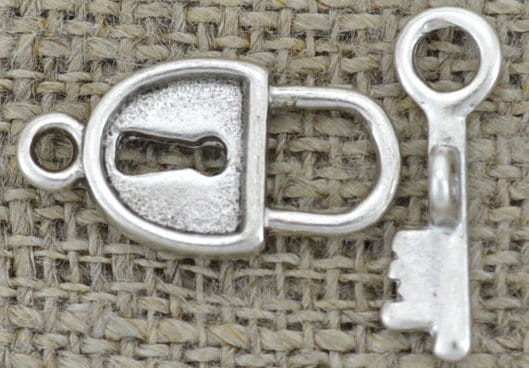 {31505} Zapięcie ozdobne kłódka z kluczem w kolorze srebrnym